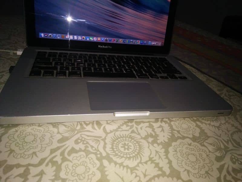 MacBook pro 13 inches early 2011 2