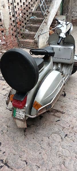 Vespa Scooter 2