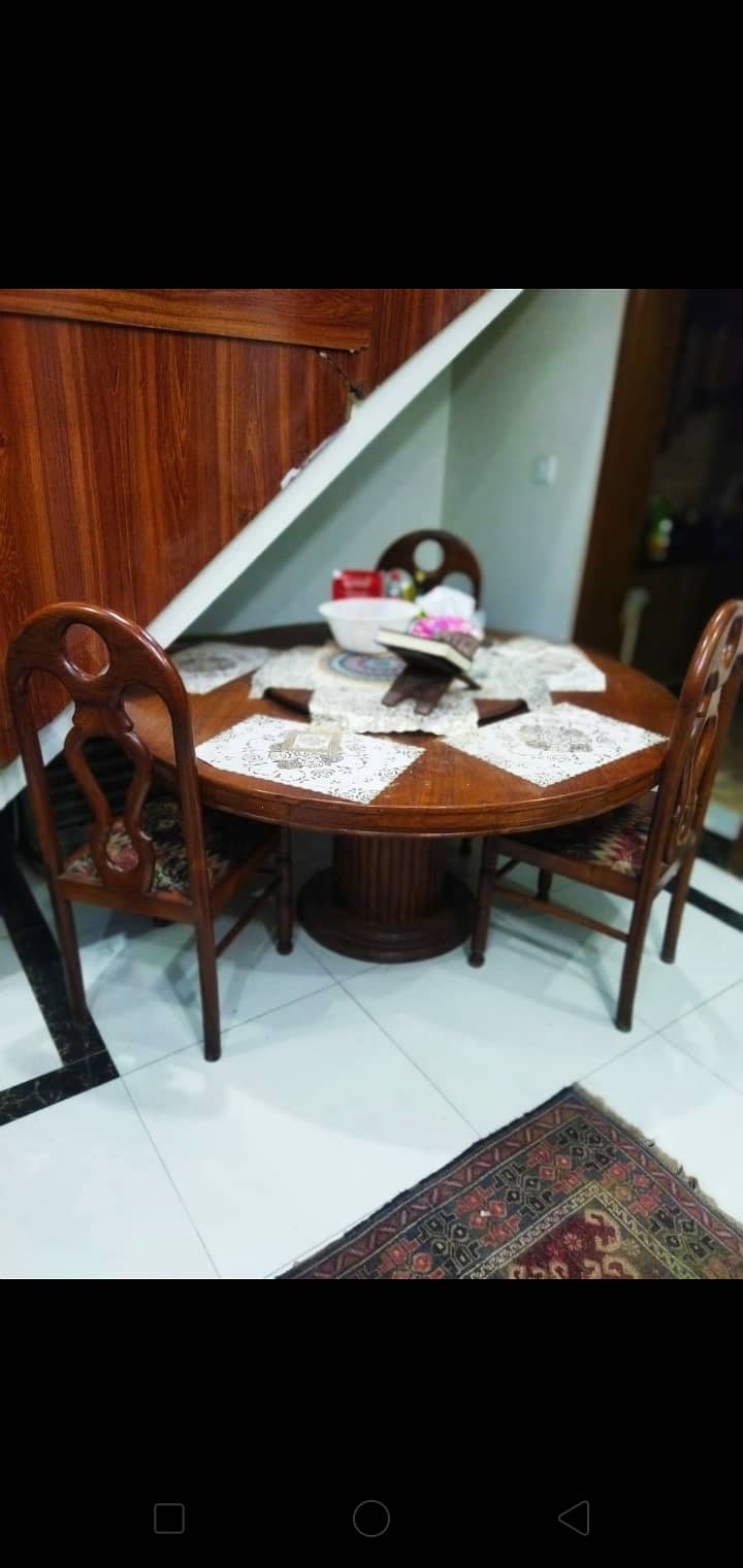 Round wooden dinning table with 5 chairs 0