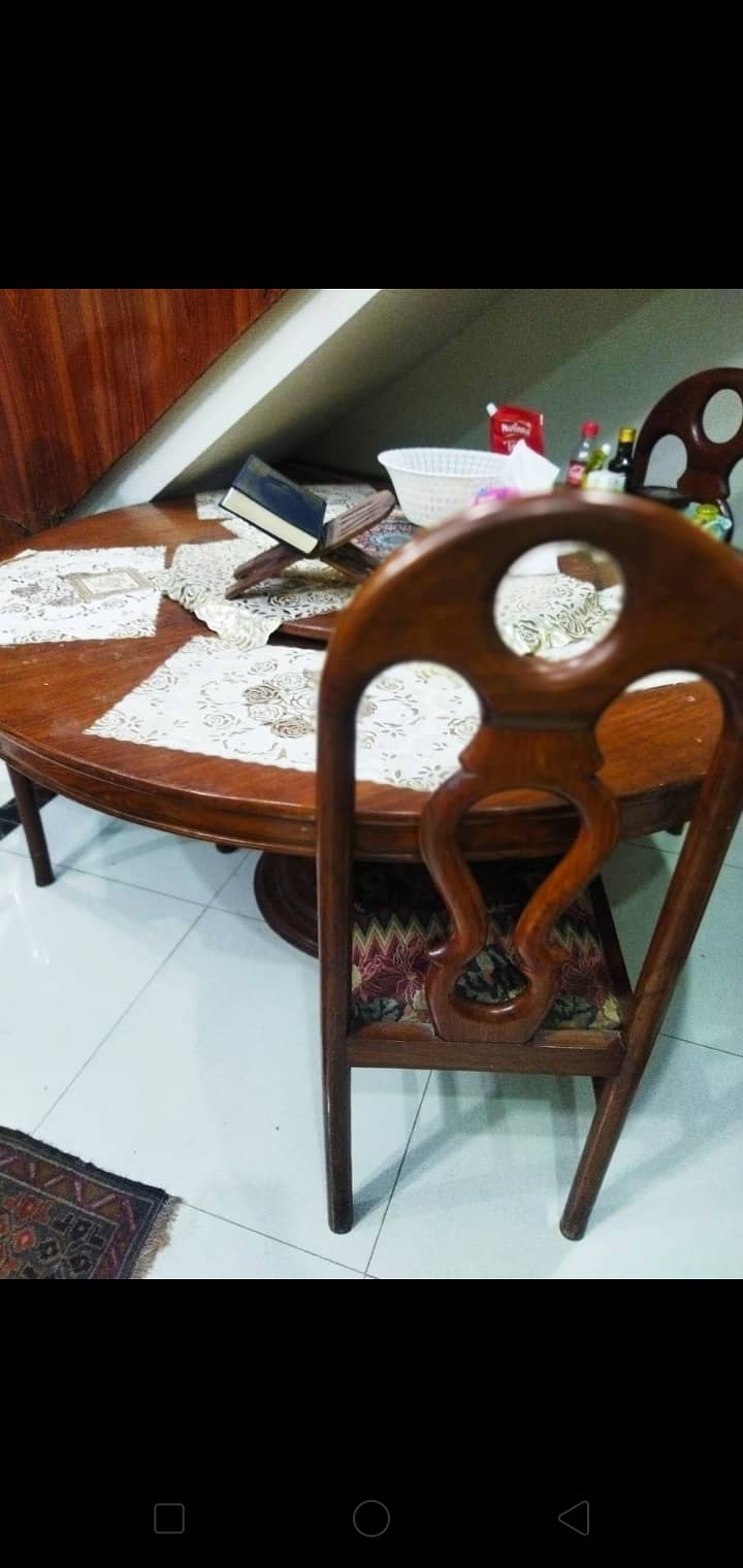 Round wooden dinning table with 5 chairs 5