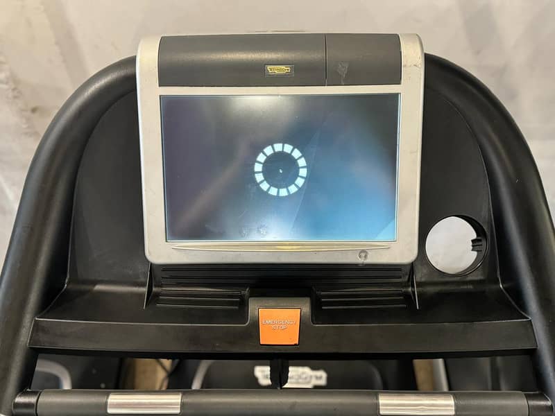 technogym treadmill / All brands gym available on Z fitness 4