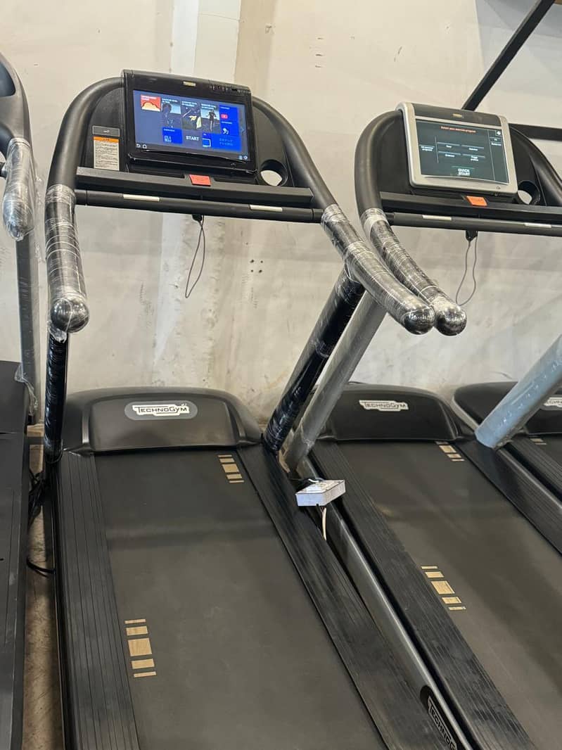 technogym treadmill / All brands gym available on Z fitness 12