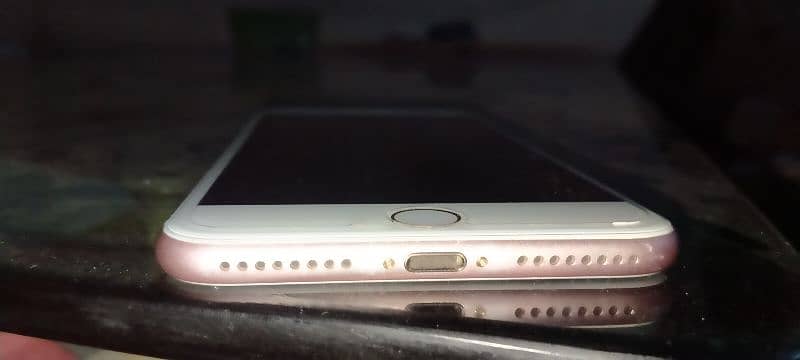 all ok i phone 7plus 128 with dibba charger only golden colour 8