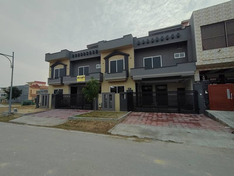 8 mrle brand new house for sale Faisal town A block 0