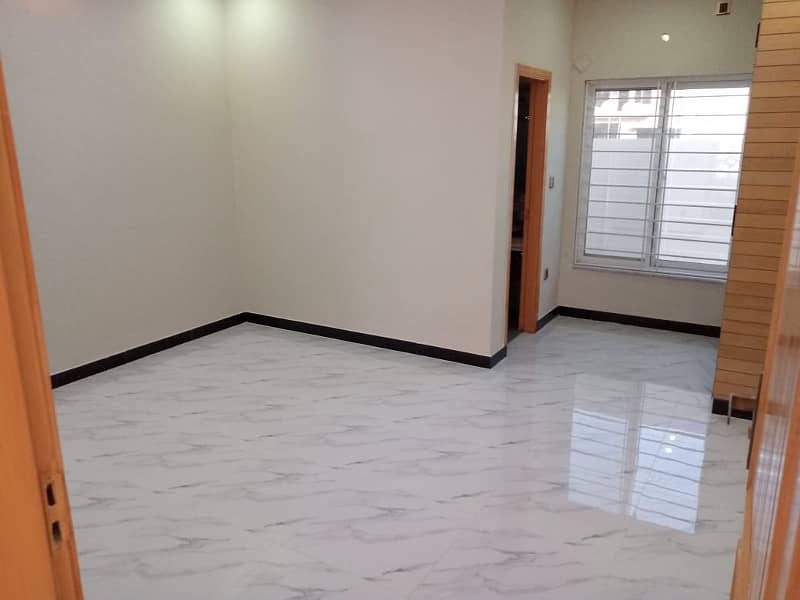 8 mrle house available for rent faisal town 7