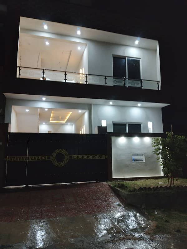 5 mrle house available for rent faisal town 0