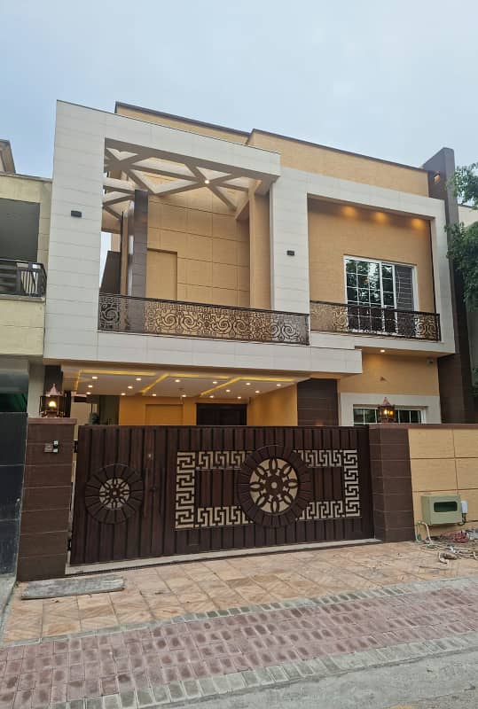 8 mrle house available for rent faisal town 0
