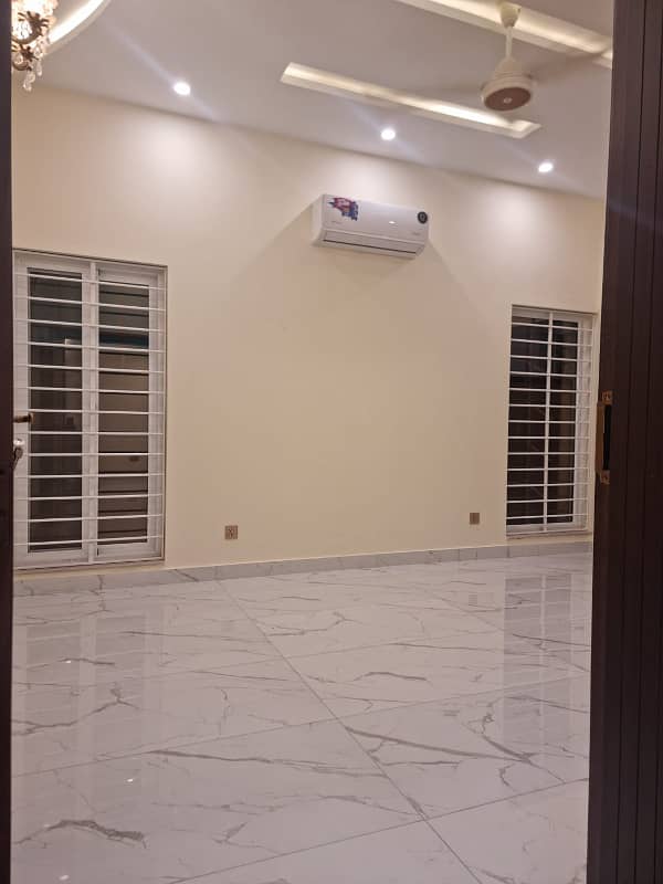8 mrle house available for rent faisal town 3