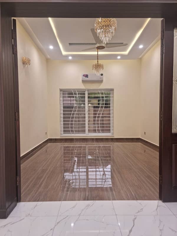 8 mrle house available for rent faisal town 4