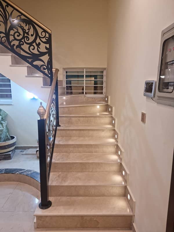 8 mrle house available for rent faisal town 7