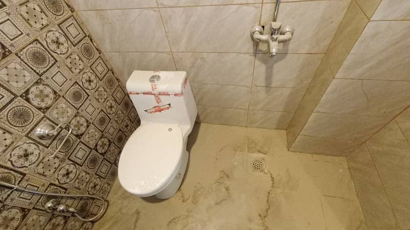 2 bed flat for sale Faisal town and rent 3