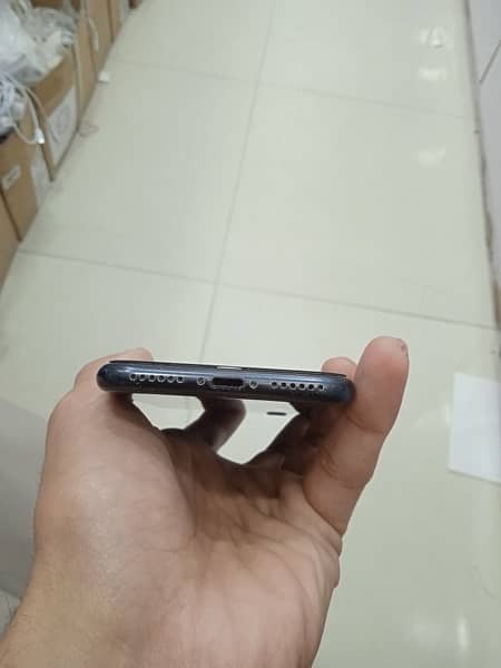 IPhone SE 2020 ( 2nd Gen ) 128GB factory unlock 3