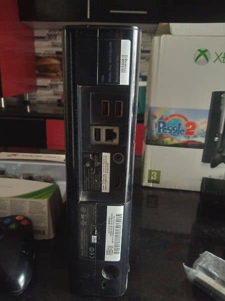 Xbox 360 E 250GB with box and 2 wireless controller 2