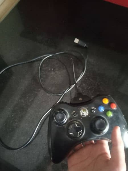 Xbox 360 E 250GB with box and wireless controller 3