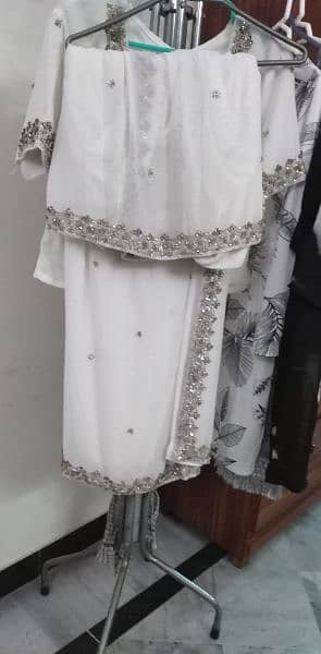 white saree with silver dhabka and nug work 1