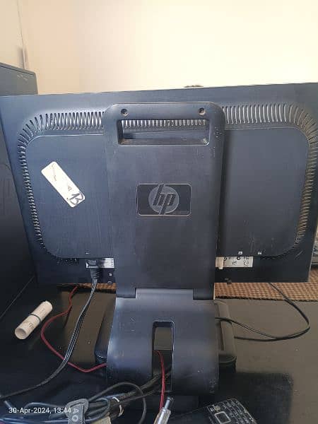 Hp workstation Z420 PC + 19 inch LCD with genuine base stand 5