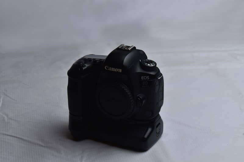 Canon EOS 6D Mark II Digital SLR Camera Body – Wi-Fi Enabled 0