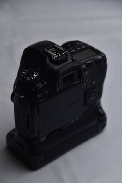 Canon EOS 6D Mark II Digital SLR Camera Body – Wi-Fi Enabled 1