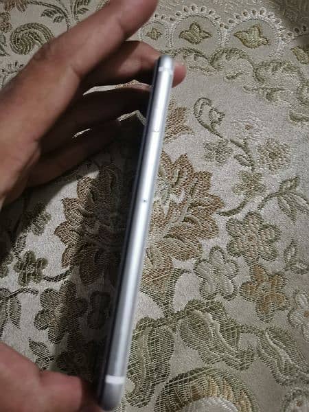 Iphone SE 2020 With box & Orignal Cable PTA aproved 6