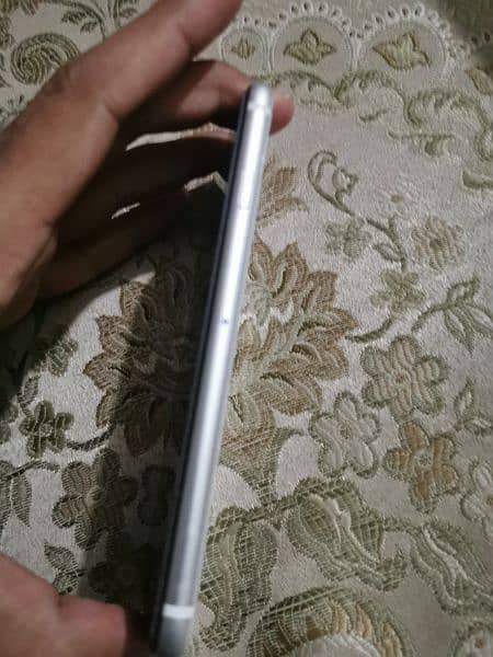 Iphone SE 2020 With box & Orignal Cable PTA aproved 7