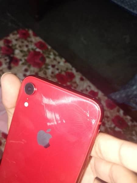IPhone xr (128) red Colour 3