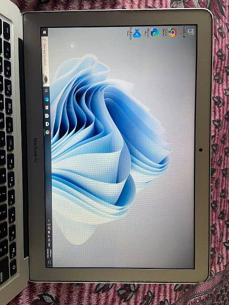 Mac book Air 2014 model 10/10 6