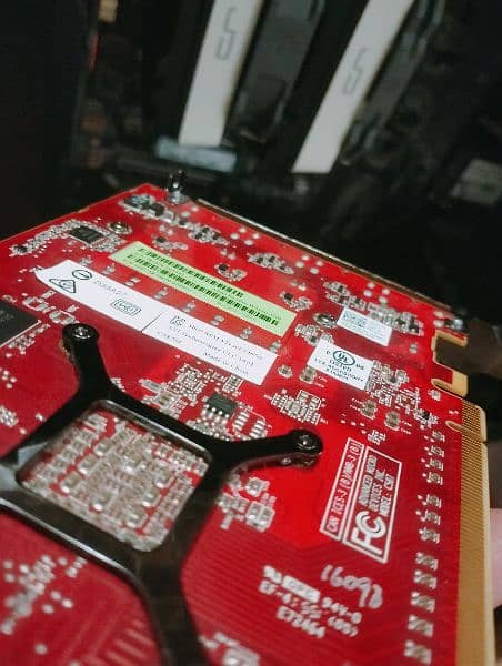 AMD W5100 10/10 Mint condition - 720p pe harr game chalaiga 100% 3