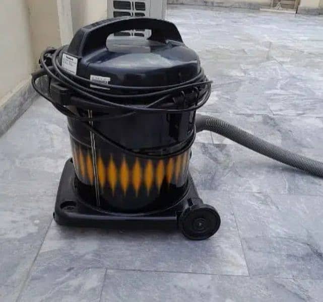 panasonic vaccume cleaner 4 months lit used in new condition 0