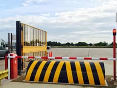 Hydraulic blocker / barriers