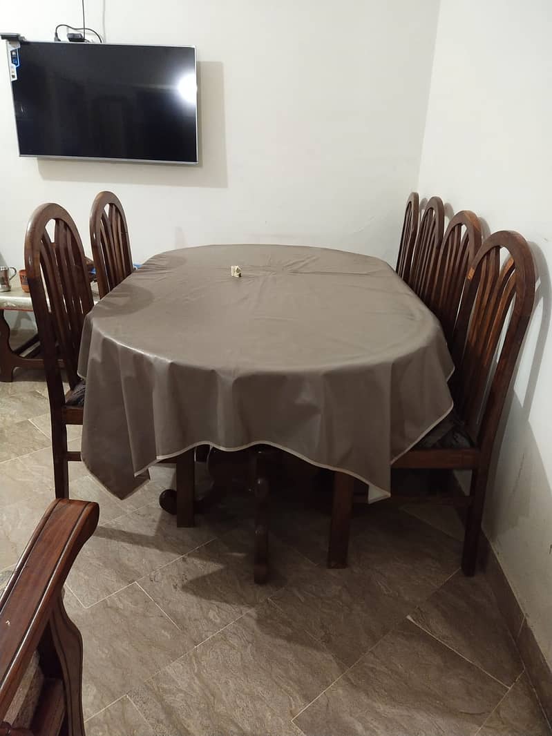 Dining table with 6 comfortable chairs 0