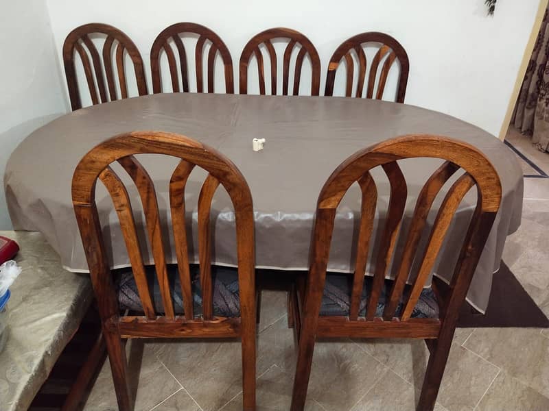 Dining table with 6 comfortable chairs 1
