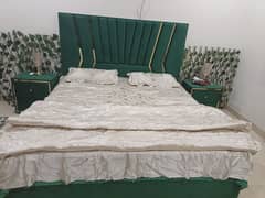 Bed set for sell. Velvet green color.