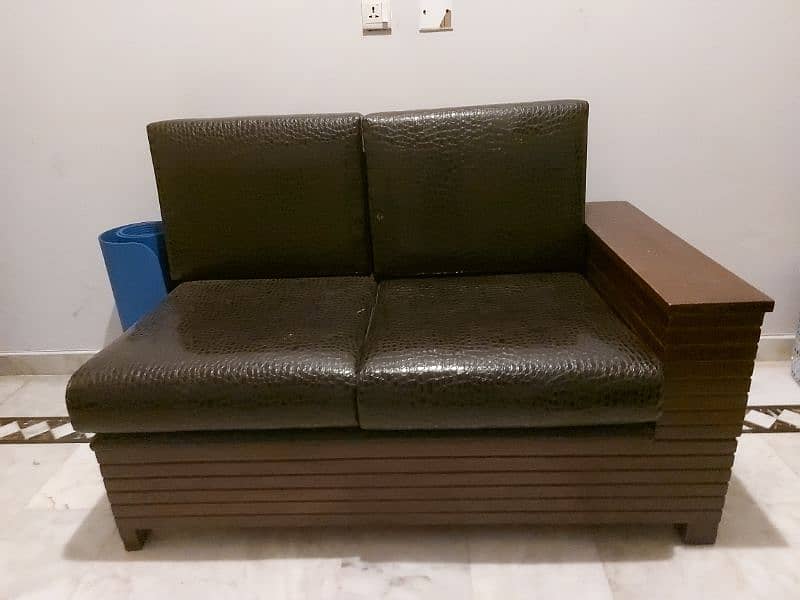 5 Seater L shaped sofa with 2 tables 4