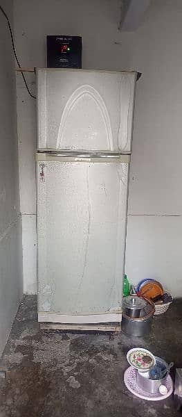 Dawlance refrigerator 10/9 condition no any other fault only one rust 3