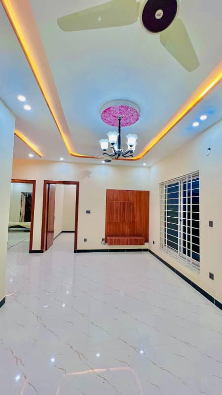 14 mrle house available for rent faisal town 8