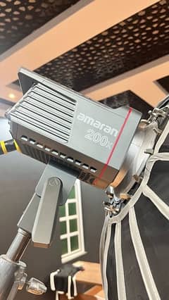 Aputure Amaran 200x With SoftBox | Condition 10/10 used only 4-5 times