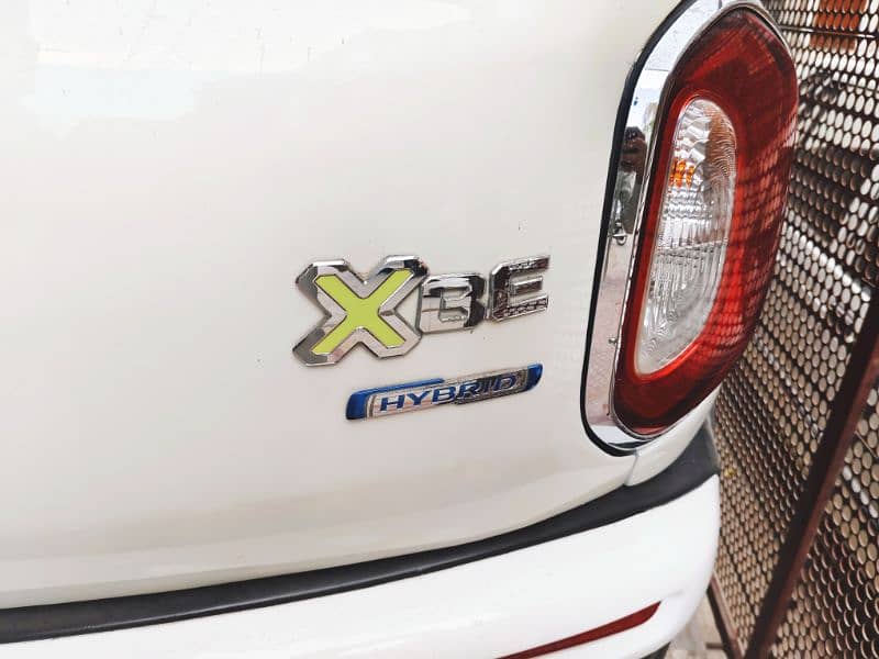Suzuki Xbee full option Hybrid 2019 modle pearl white color exchange 5