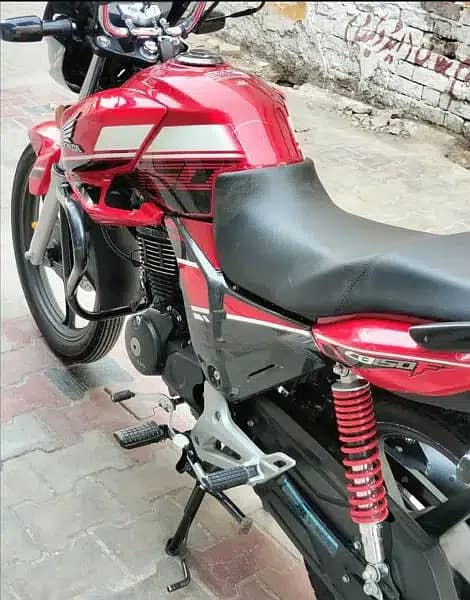 Honda CB150f Red 1