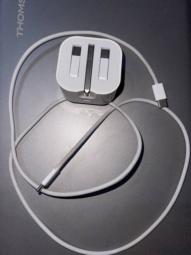 Iphone 15 genuine charger 0