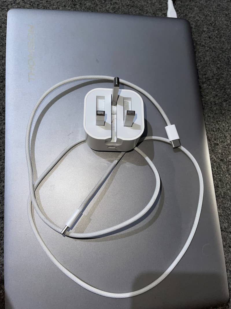 Iphone 15 genuine charger 3