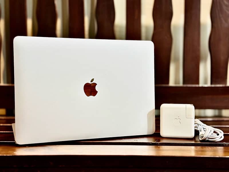 MacBook Pro 2019 Core-i7 (0 CYCLE COUNT) CTO Version 1