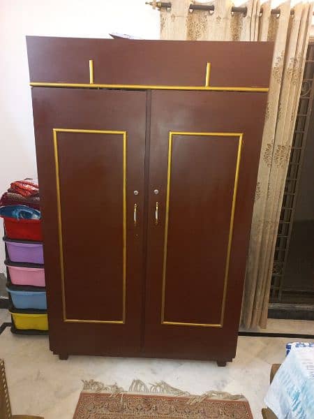 wooden cupboard 9/10 condition 1