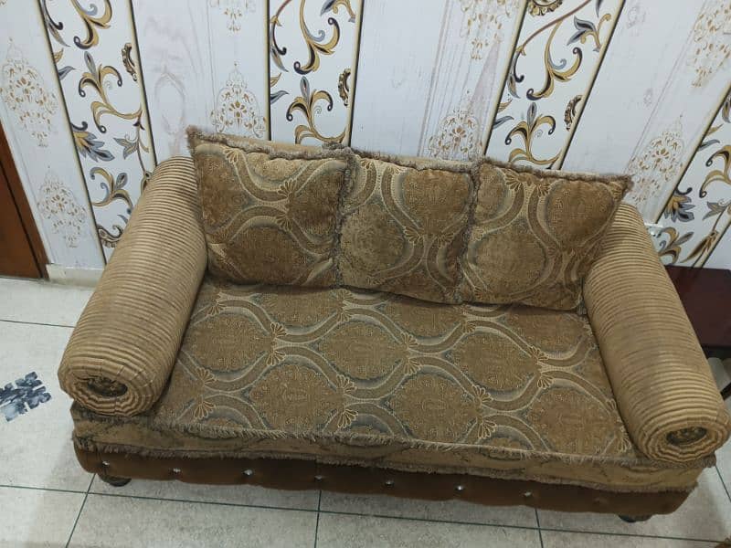 7 seater sofa set with 8 cushion 2 round cushions 2
