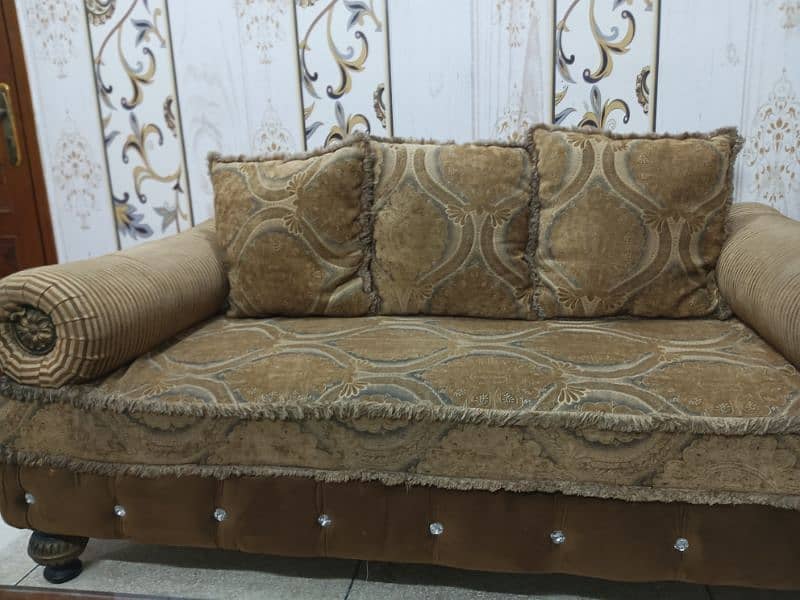7 seater sofa set with 8 cushion 2 round cushions 3