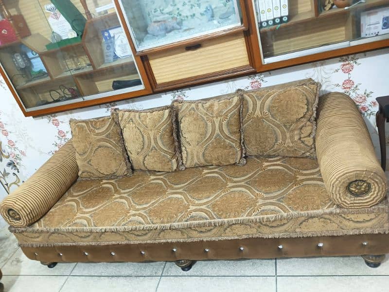 7 seater sofa set with 8 cushion 2 round cushions 7