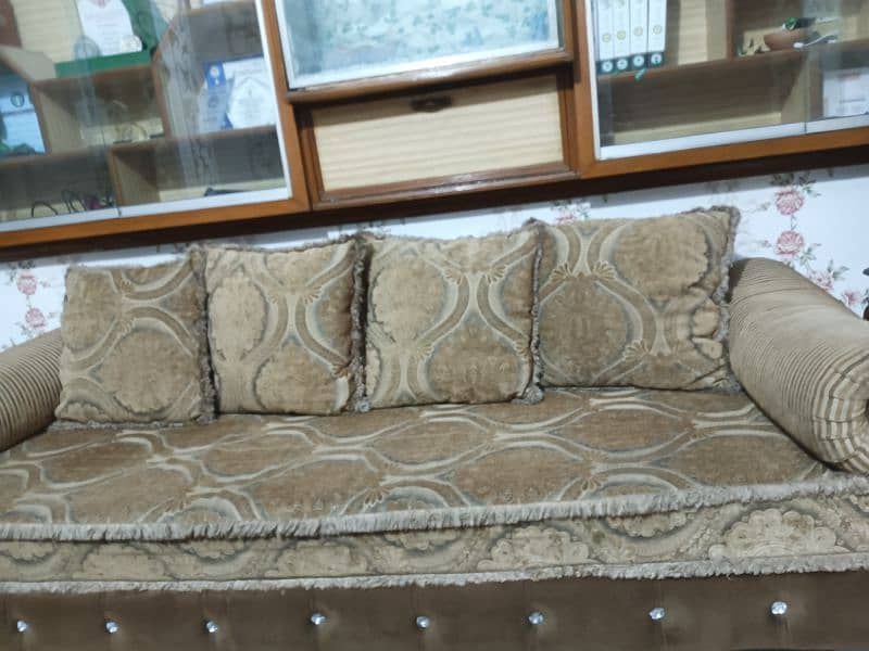 7 seater sofa set with 8 cushion 2 round cushions 13