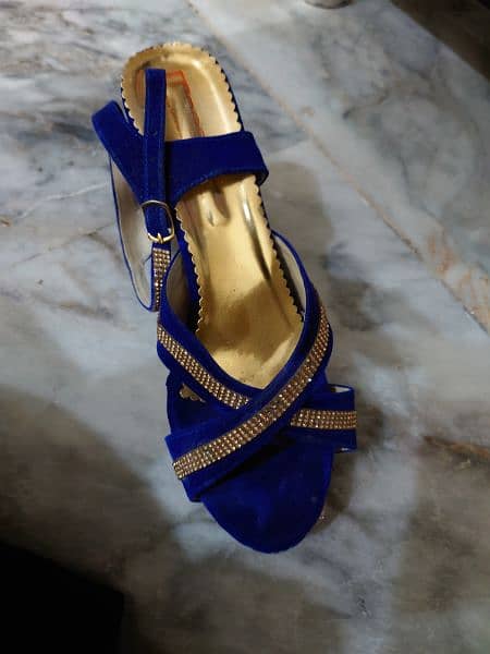 brnded heels 6