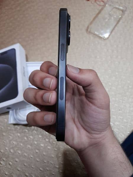 iPhone 15 Pro Black titanium JV 256gb 3