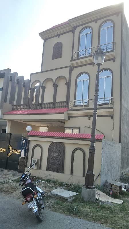 12 Marla Brand New House For Sale In Lake City - Executive Sector M-1 Lake City Raiwind Road Lahore 0