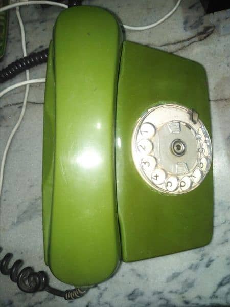 Antique telephone set 1